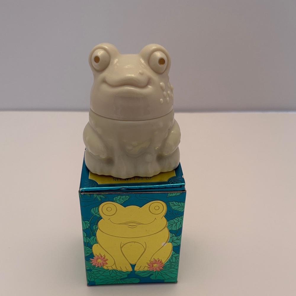 VTG Avon Enchanted Frog Moonwind Cream Sachet NIB